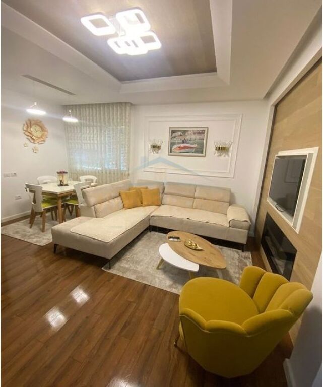 Shitet, Apartament 2+1+2, Kompleksi FZ, Liqeni i Thatë, Tiranë