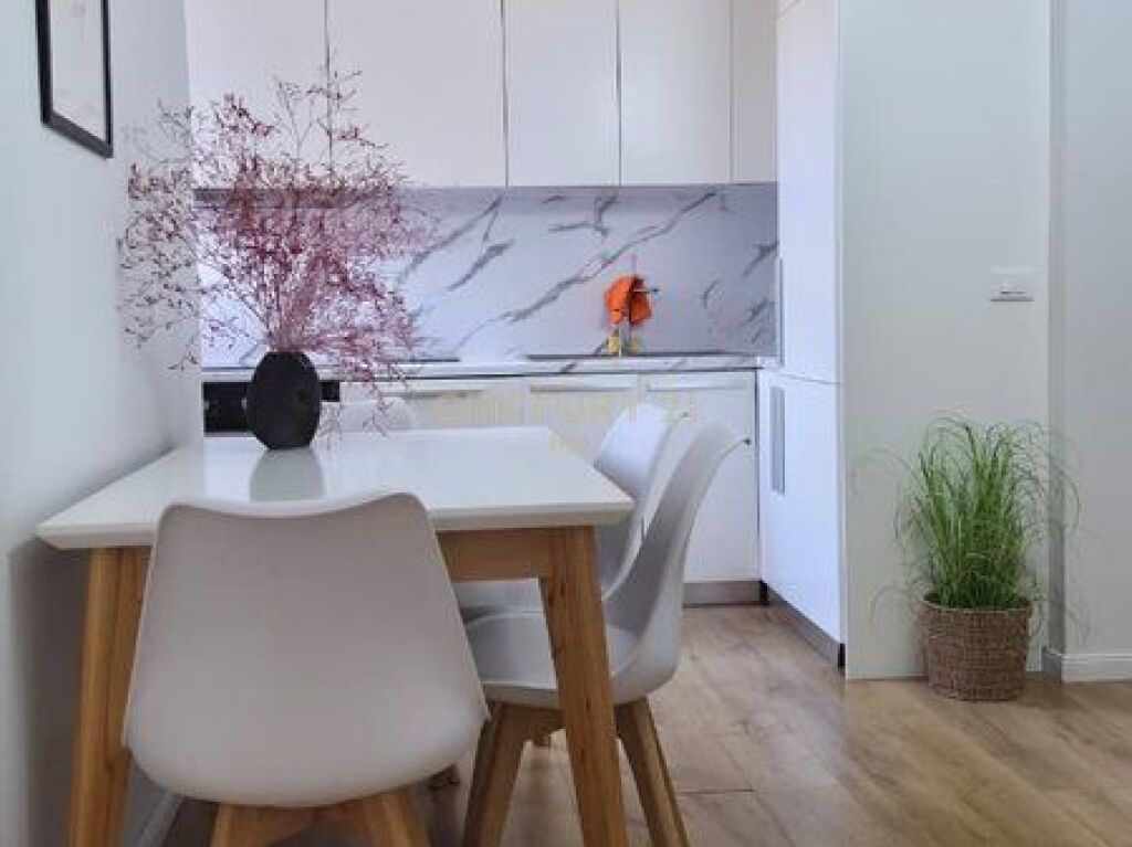 Apartament 3+1+2 me qira tek Garda!