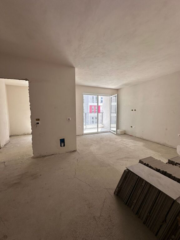 Shitet apartament 3+1 Univers City !