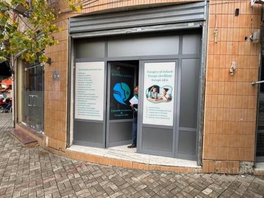 NEGOZIO IN VENDITA VICINO ALLA SCUOLA NIKET DARDANI, XHAMLLIK !