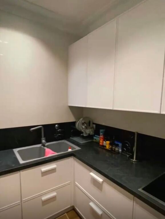 APARTAMENT 2+1+2+ POST PARKIMI ME QIRA, RRUGA E BARRIKADAVE, TIRANE! 1,700 € /Muaj