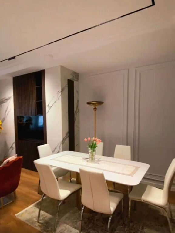 APARTAMENT 2+1+2+ POST PARKIMI ME QIRA, RRUGA E BARRIKADAVE, TIRANE! 1,700 € /Muaj
