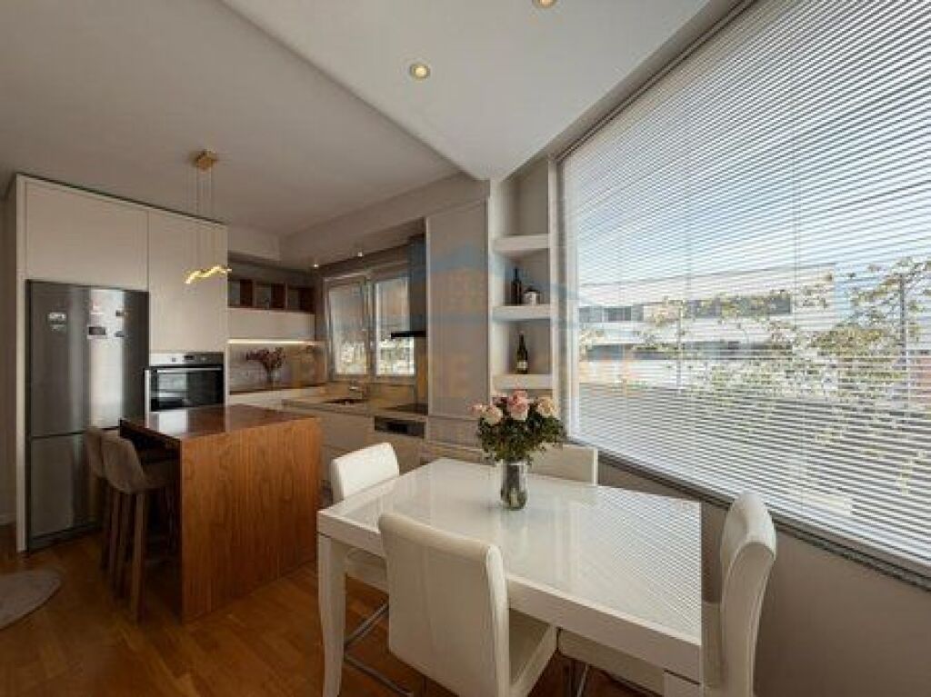 Shitet, Apartament 2+1+2+ Verandë, Unaza e Re, Tiranë