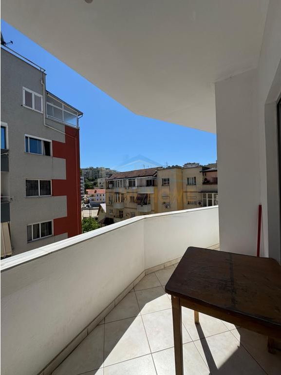 Qera, Apartament 1+1, Fresk