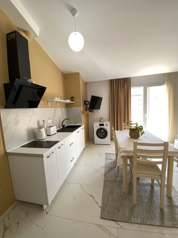 Apartament i madh 1+1 në dispozicion me pamje nga deti Vlore