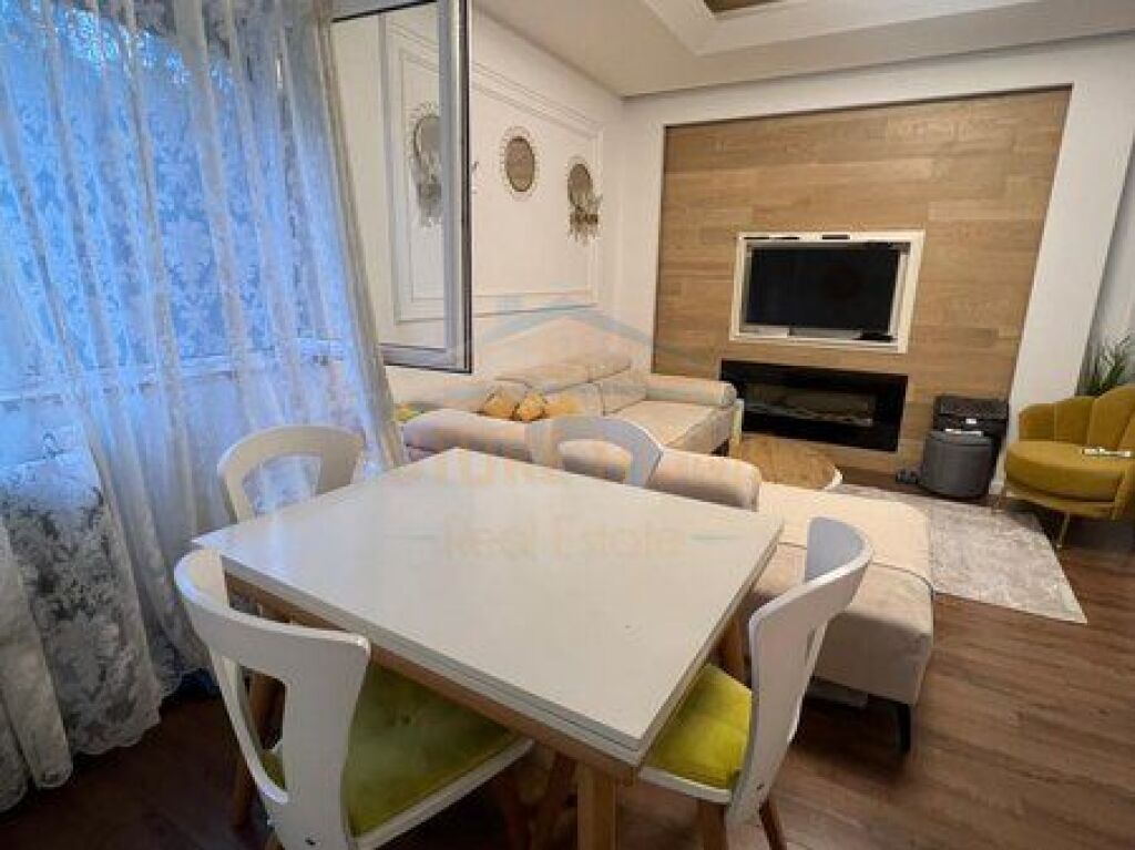 Shitet, Apartament 2+1+2, Kompleksi FZ, Liqeni i Thatë, Tiranë