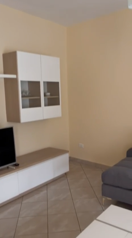 Jepet me qera apartament 1+1 ne rrugen Mine Peza