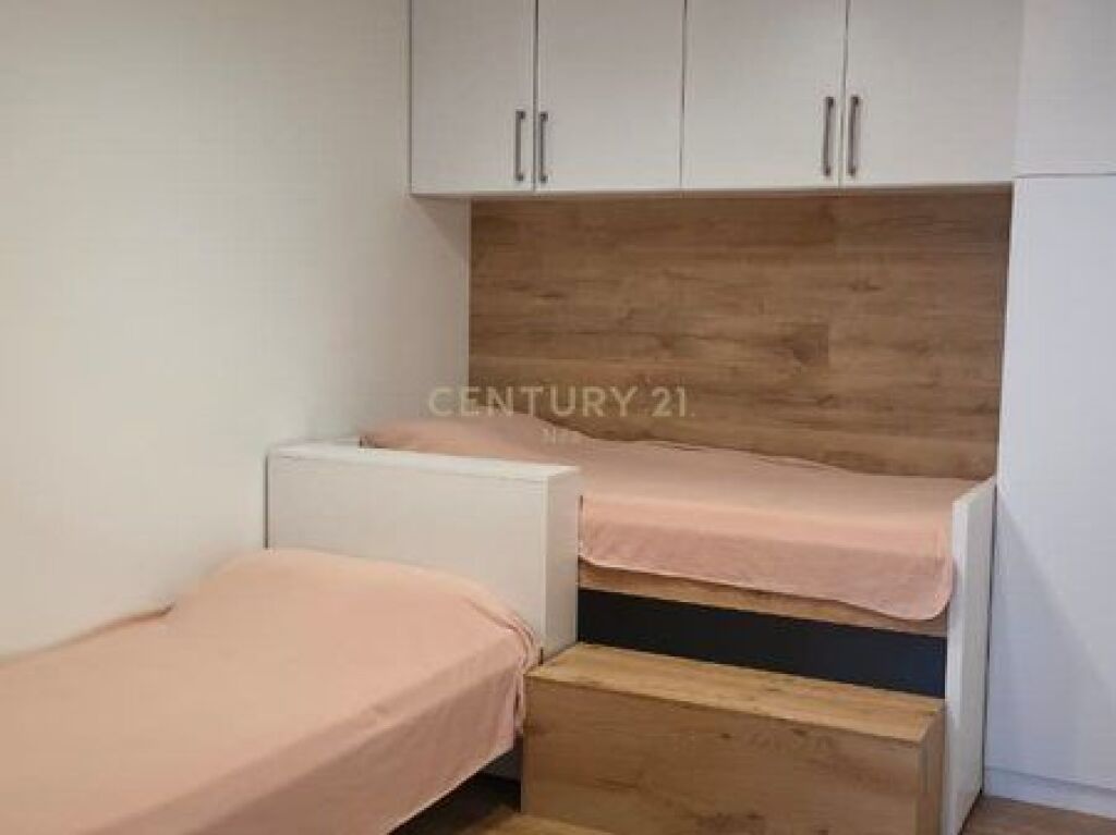 Apartament 3+1+2 me qira tek Garda!