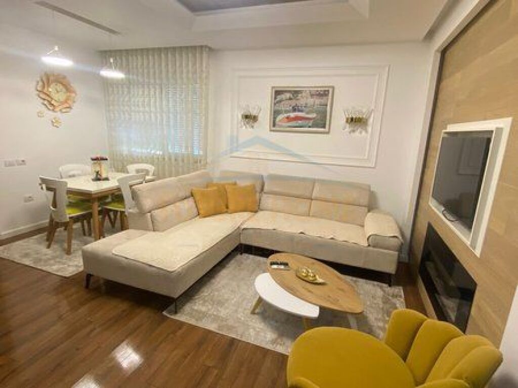 Shitet, Apartament 2+1+2, Kompleksi FZ, Liqeni i Thatë, Tiranë