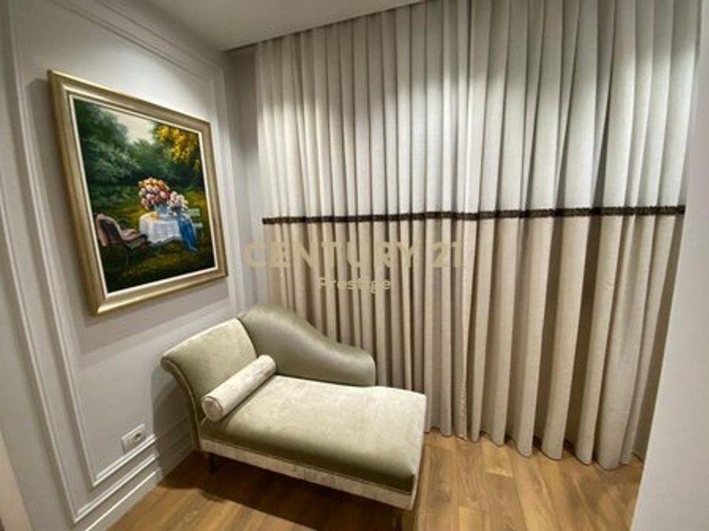 Apartment 2+1+2+Parking Space for rent at Barricades Street