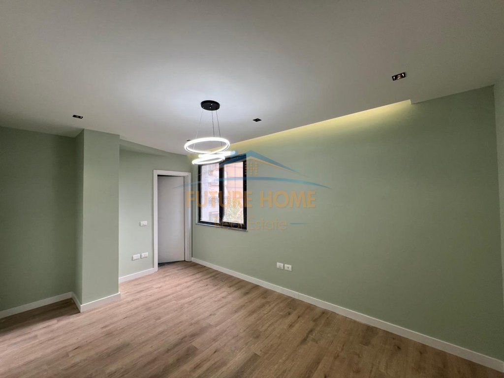 Shitet , Apartament 3+1+2 , Unaza e Re