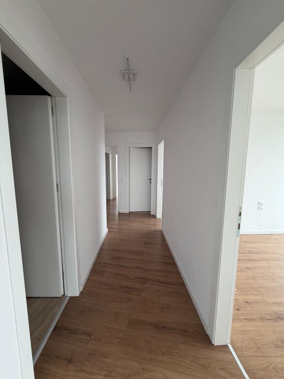 Ufficio in affitto, 4 ambienti di lavoro e 2 bagni in affitto vuoti, LakeView Residence