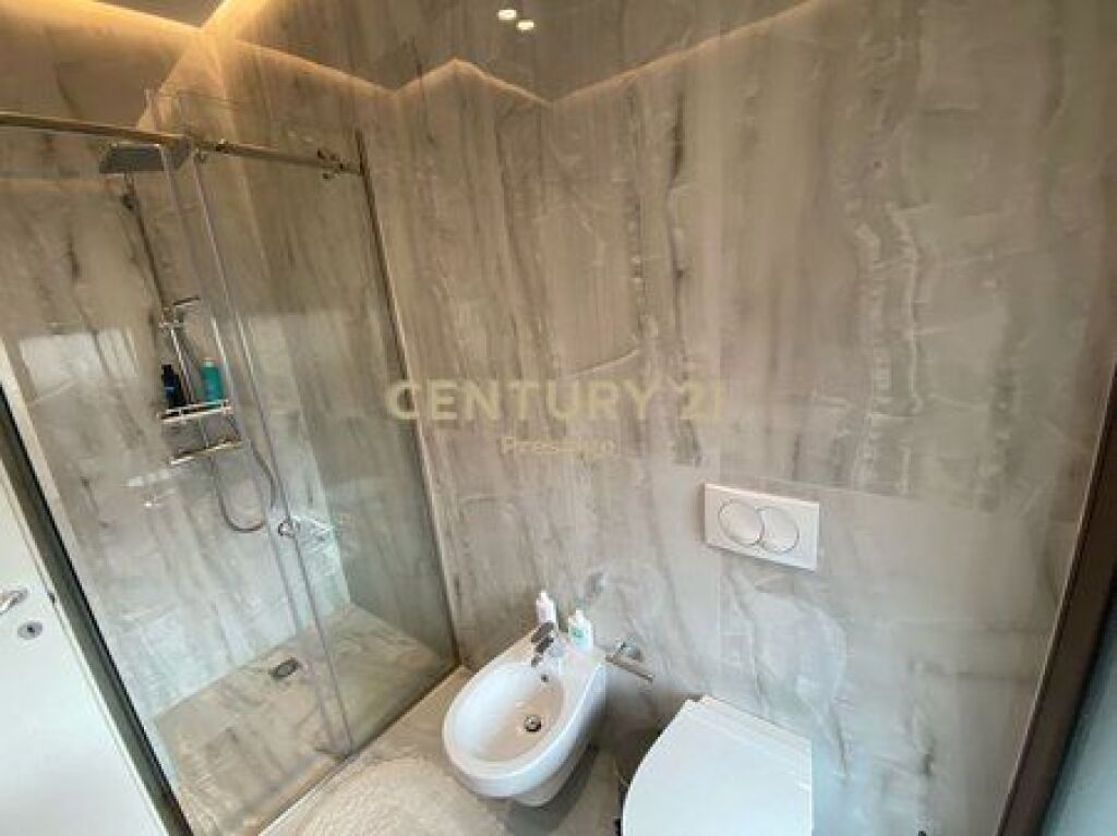 APARTAMENT 2+1+2 ME QIRA, RRUGA E BARRIKADAVE, TIRANE!