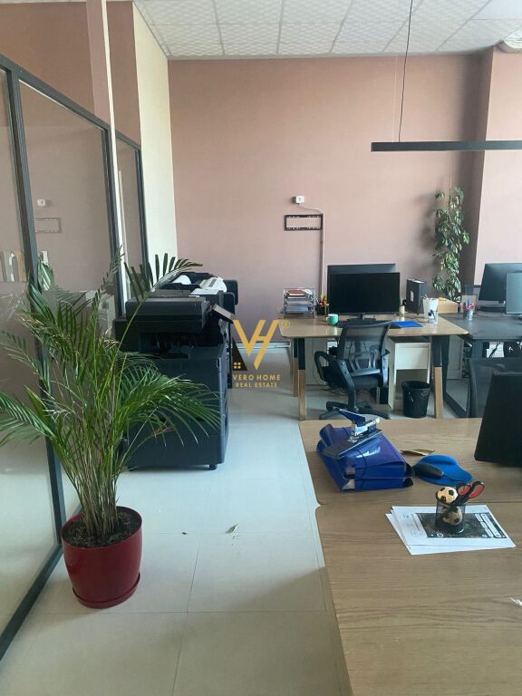 OFFICE 250 M2 FOR RENT IN SAUK 2,000 EURO