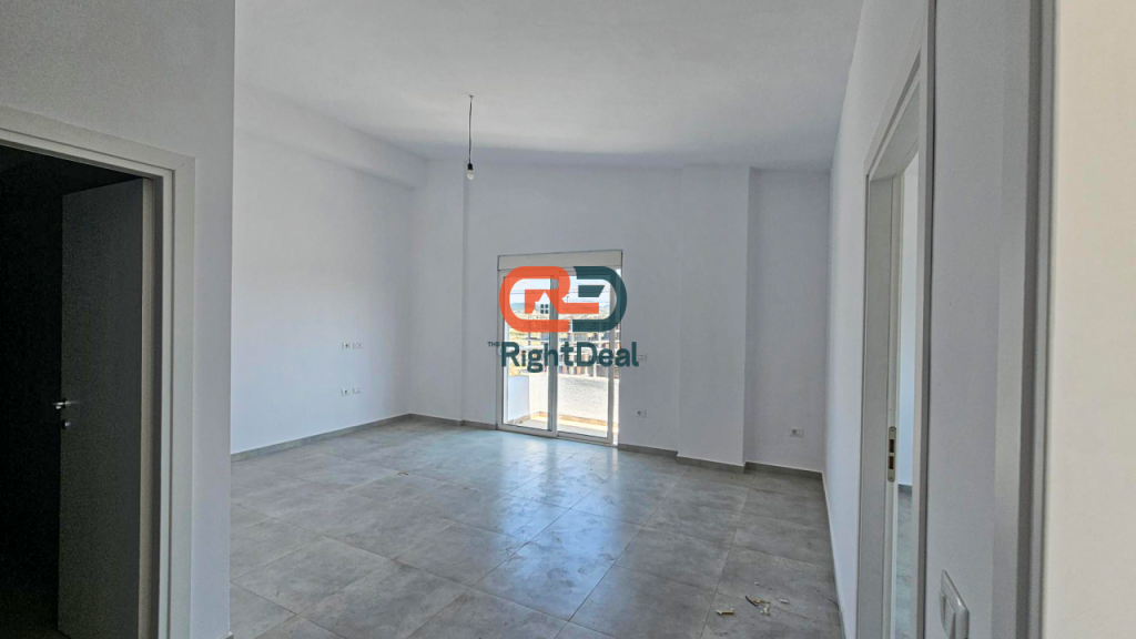 Ne Qerret, Shitet Apartament 2+1, Me Orientim Perfekt !!!