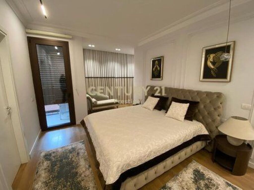 APARTAMENT 2+1+2 ME QIRA, RRUGA E BARRIKADAVE, TIRANE!