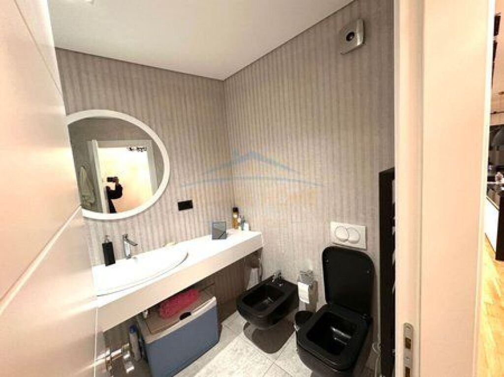For sale, Apartment 2+1+2, Barrikadave Street, Tirana