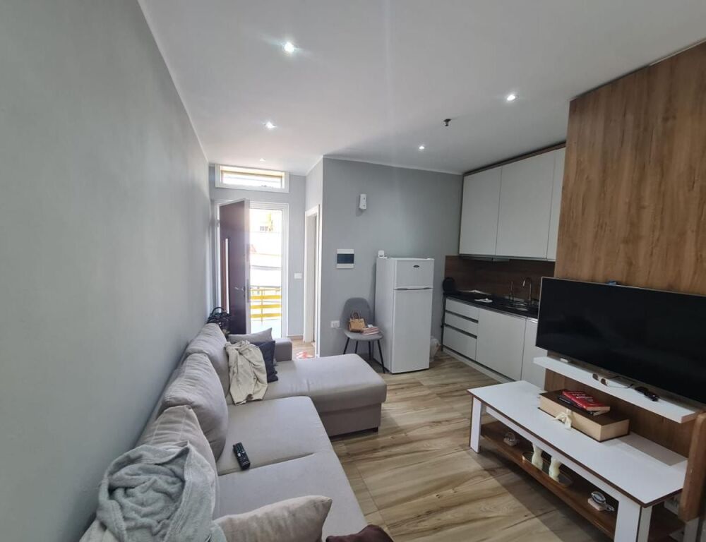 Shitet Apartament 1+1 te Liqeni i Thate/ Prane Kopshtit Zoologjik