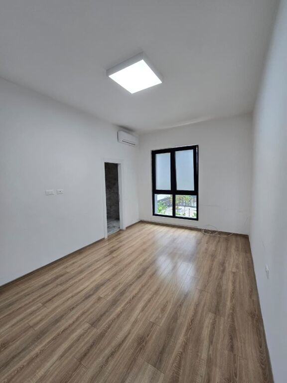 🏢 Zyrë me Qira 2+1+2 – Square 21 Rruga e Kavajes