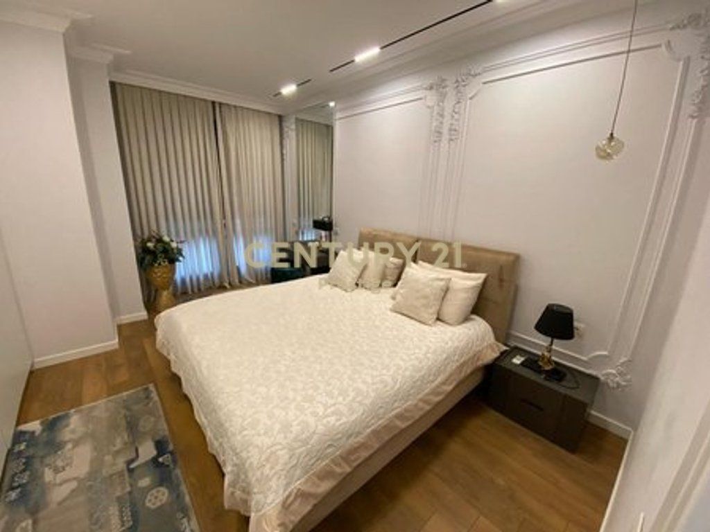 Apartment 2+1+2+Parking Space for rent at Barricades Street