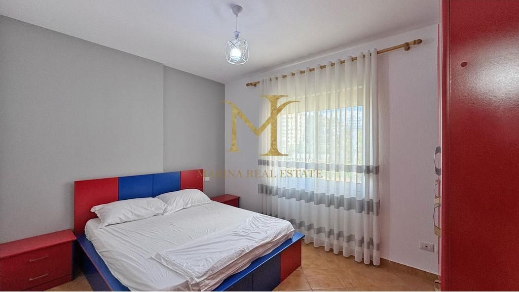 Shitet apartament 1+1. Kati 4, pa ashensor. Shkembi Kavajes, afer Bonita
