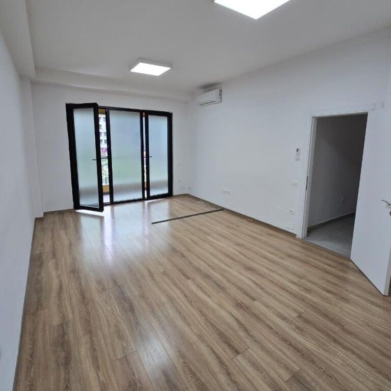 🏢✨ Jepet Zyrë me Qira – Square 21, Tiranë ✨🏢