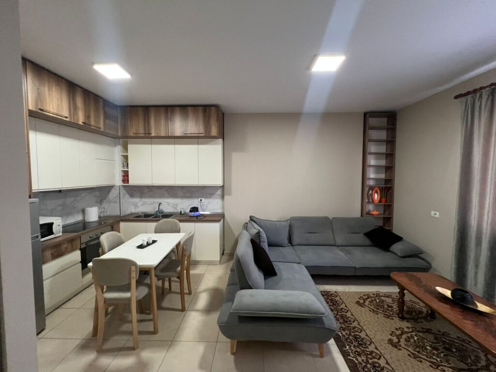 APARTAMENT 1+1 ME QERA FUSHA E AVIACIONIT