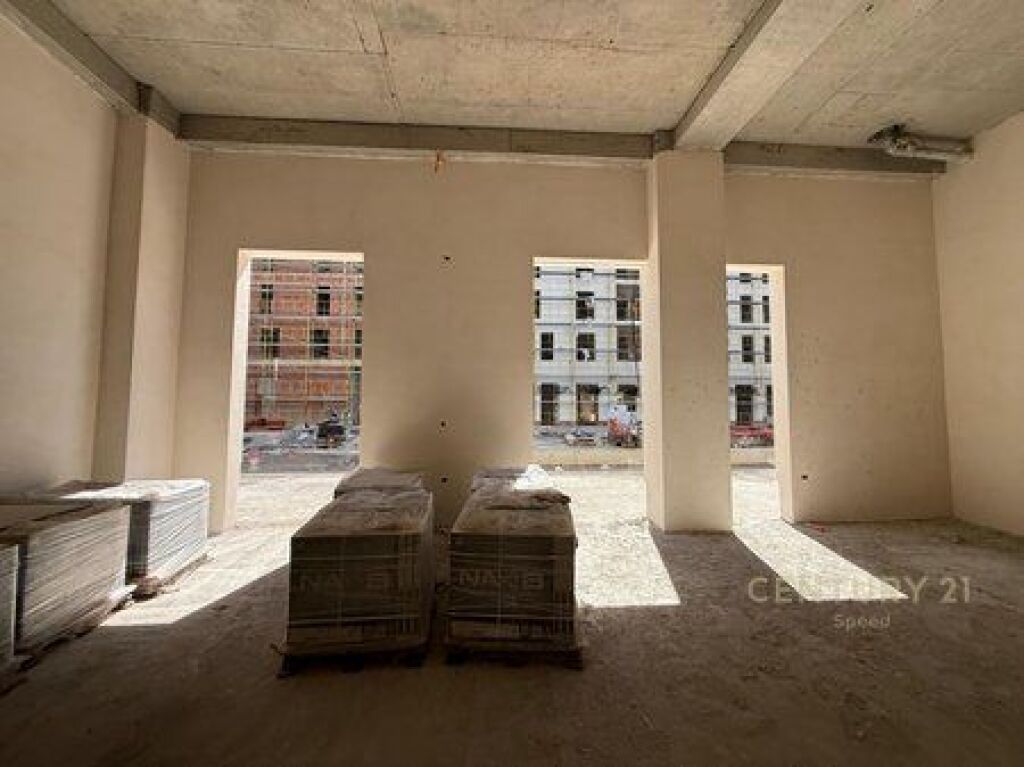 Locale commerciale in vendita a "Tirana New Entry 2" nella zona di Ish Dogana!!