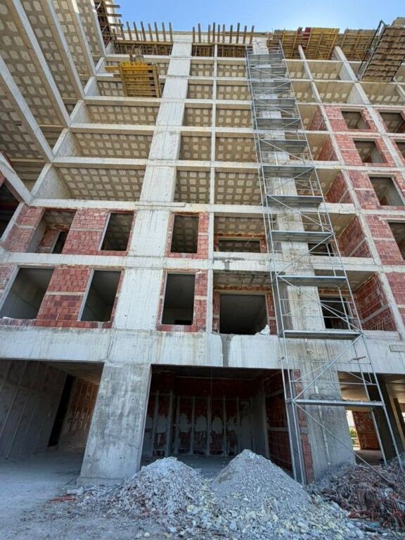 Shitet apartament 2+1 , Venatino 4-kotarja , kamez