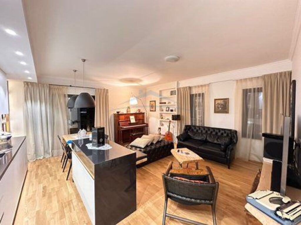 For sale, Apartment 2+1+2, Barrikadave Street, Tirana