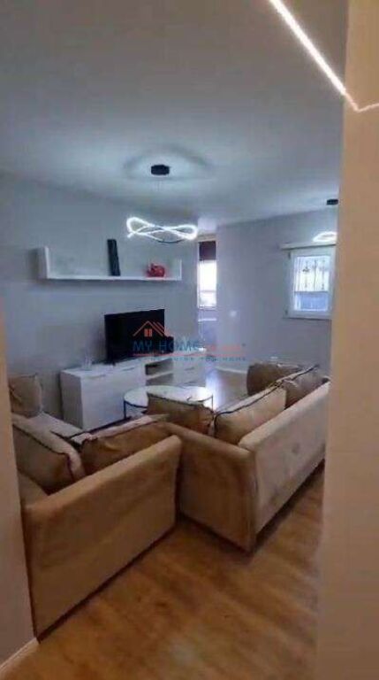 Apartament 1+1 ne shitje Komuna e Parisit ne Tirane