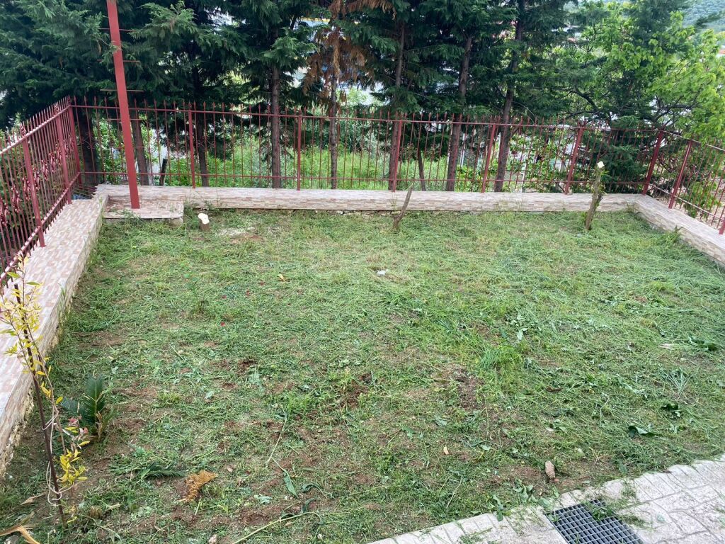 Casa su 2 piani in vendita a Kutalli – 600m² di terreno, casa anche opportunità di business sulla strada principale