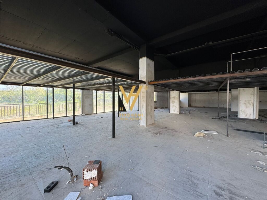 SHITET AMBIENT BIZNESI 820 M2 TE LIQENI I THATE 2.500.000 EURO