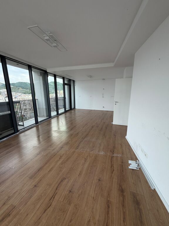 Ufficio in affitto, 4 ambienti di lavoro e 2 bagni in affitto vuoti, LakeView Residence