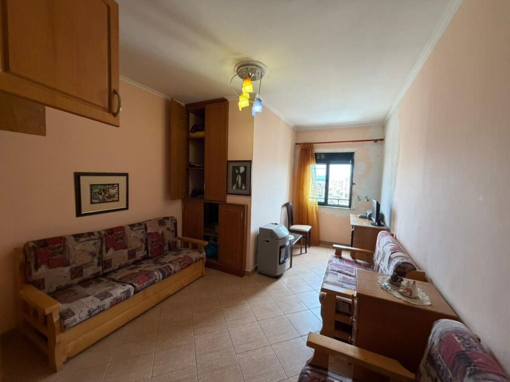 Shitet Apartament 3+1+2+2