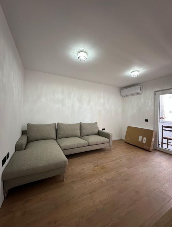 Shitet Apartament 1+1_Tek Pallati me Shigjeta