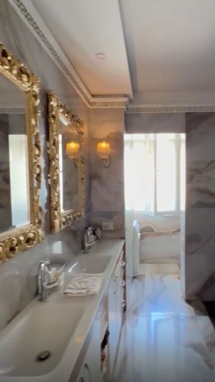 Apartment 3+1+2+Storage for sale, Commune of Paris.