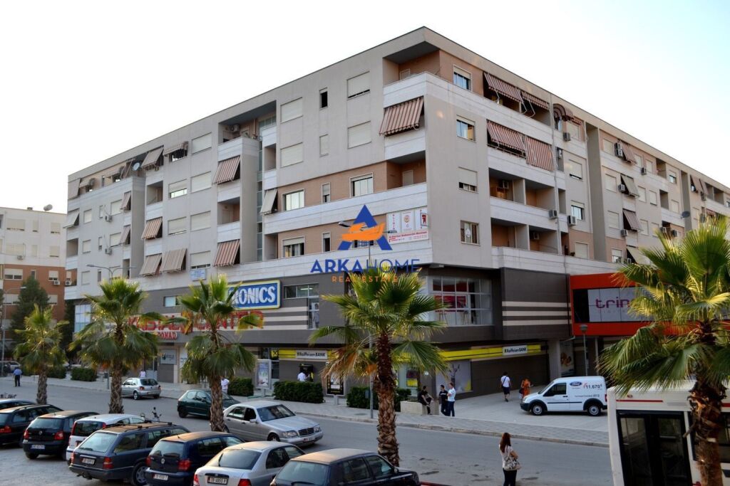 SHOP FOR SALE 66M2 "TE KOMUNA E PARISIT" 170,000 EURO