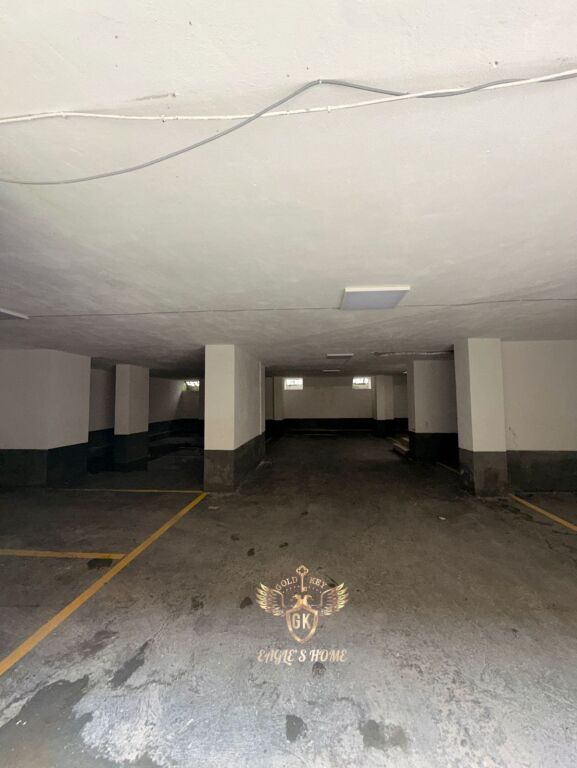 🏡 FOR SALE 8 PARKING SPACES PRIVATE ENTRANCE