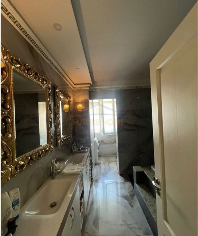 Apartment 3+1+2+Storage for sale, Paris Commune.