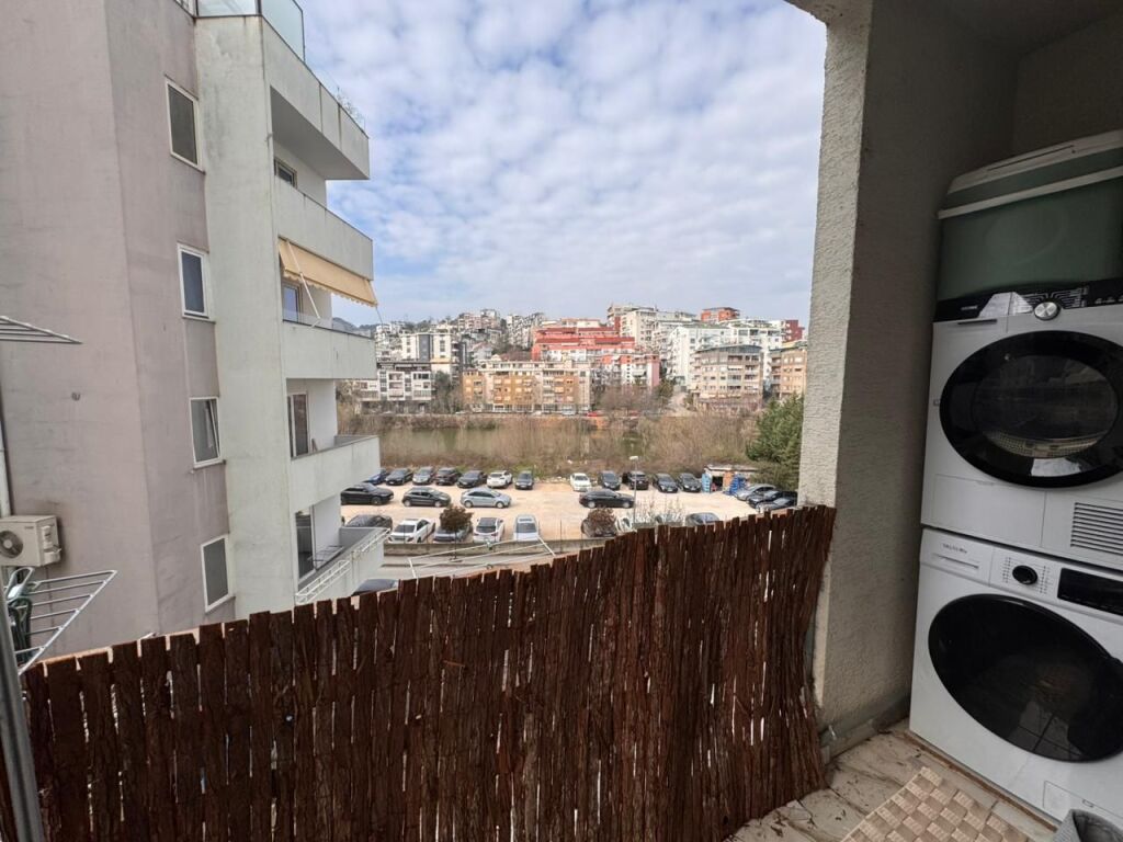 Shitet apartament modern 2+1 + garderobë tek Radisson Collection, Liqeni i Thatë