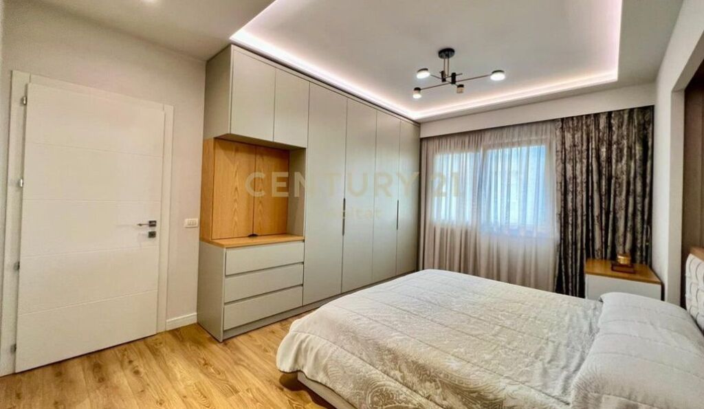 Apartament 2+1+2 ne shitje tek Komuna e Parisit