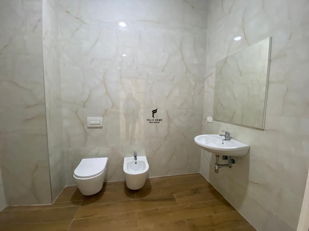 ZYRE ME QERA 62 M2 SQUARE 21 650 EURO  FH-72517