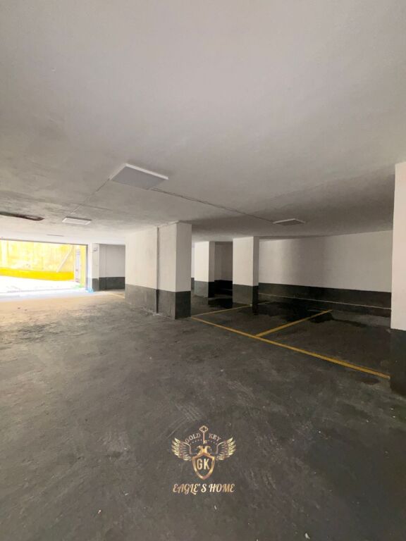 🏡 FOR SALE 8 PARKING SPACES PRIVATE ENTRANCE