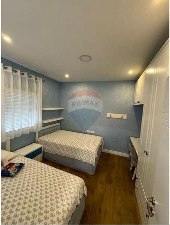 Shitet apartament 3+1 (papafingo) ne Fresk