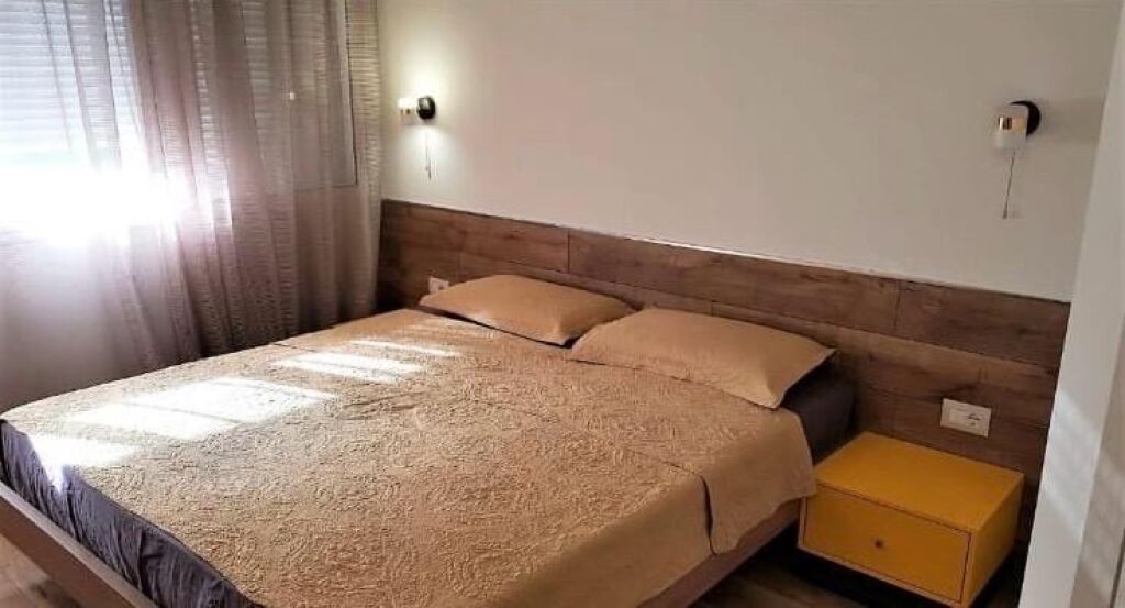 Apartament 1+1 me qira tek Shallvaret prane Fushave te tenisit.