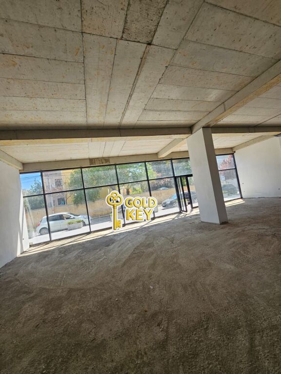 🏢 Locale in Affitto – Posizione Super sulla Spiaggia, Durrës!