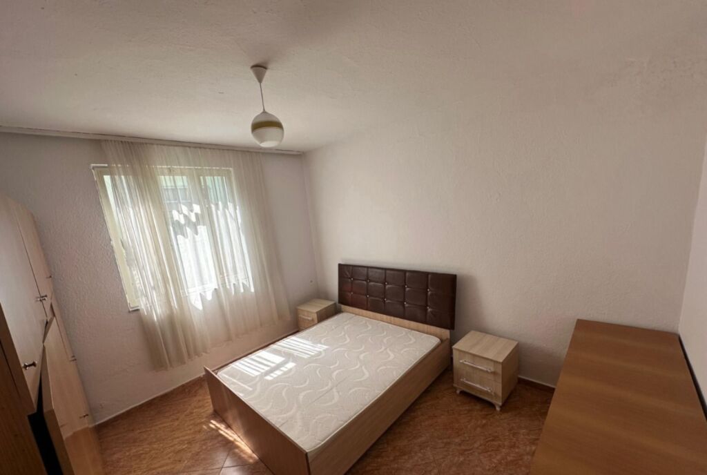 Jepet me qera shtepia 1+1 , Zogu i Zi prane Kryqit te Kuq 400 mije leke