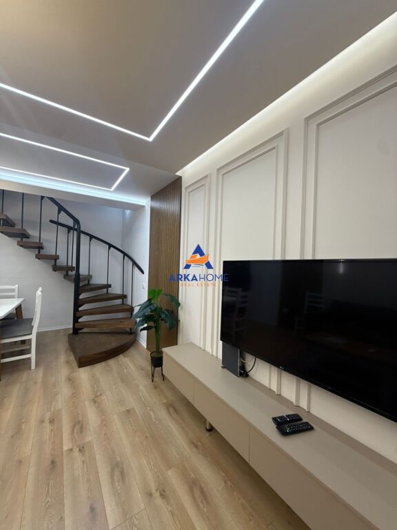 VENDESI DUPLEX 2+1+BALCONE "PIAZZA SKENDERBEJ" 550.000 EURO