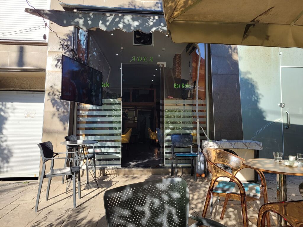 Local for sale behind Mondial